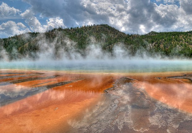 Grand Prismatic Spring and thermophiles